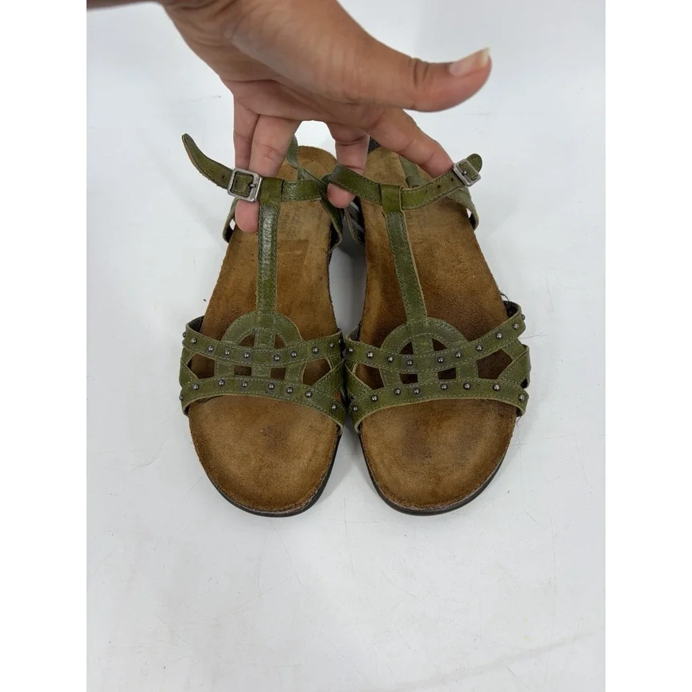 Naot Elinor Women's Sz 9/EU 40 Olive Pine Green Leather Studded T-Strap Sandals